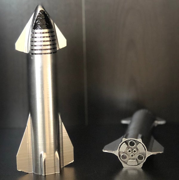 spacex starship scale model desktop gadget